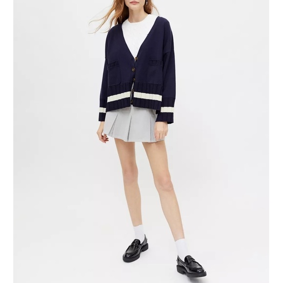 🩶🩶Urban Outfitters pleated corduroy mini skirt - Picture 4 of 12